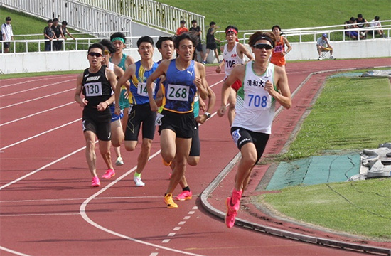 男子1500m 優　勝　鍜治  晃（3年）