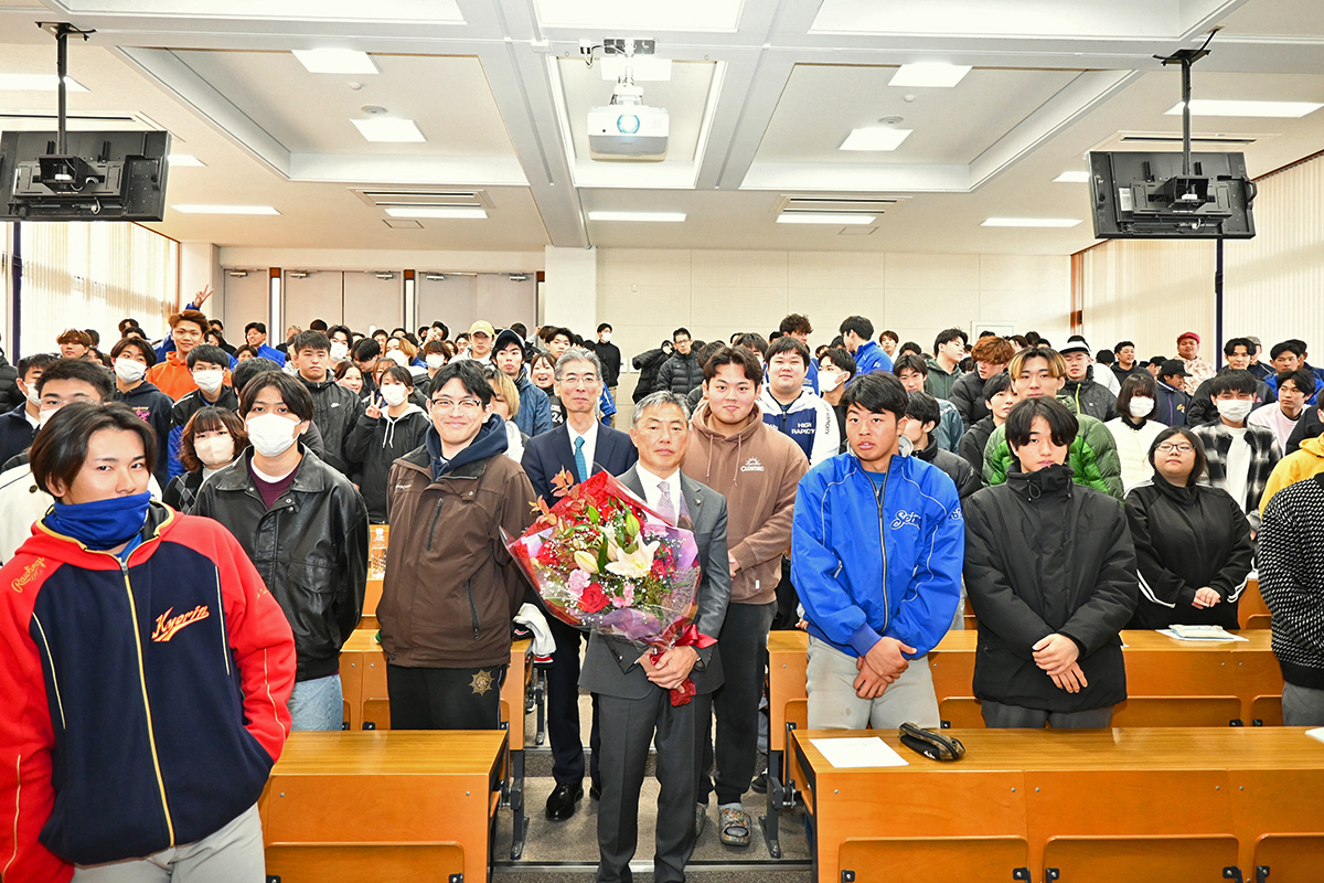 渡辺芳邦木更津市長が本学にて「特別講演」を行いました